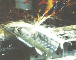 Uso do fluido de corte na usinagem de um molde de sopro