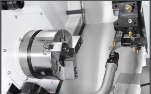 Fig.5. Torno CNC com probe para controle de desgaste da ferramenta e incremento automático.(FONTE:ROMI)