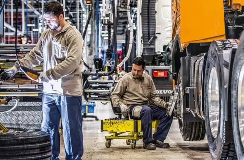 Fábrica da Volvo, em Curitiba (PR): empresa vai usar investimento para desenvolver novos produtos e serviços (Marcelo Almeida/VOCÊ S/A)