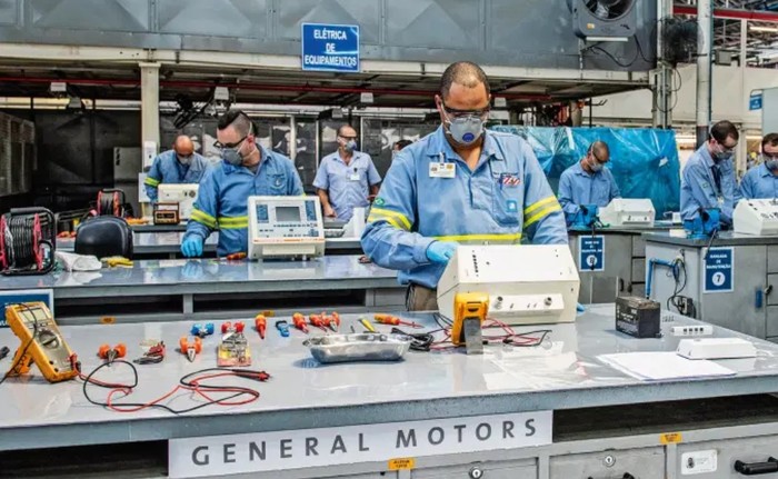 Parte da fábrica da GM em São Caetano do Sul foi transformada em linha de conserto de respiradores mecânicos GM/Divulgação