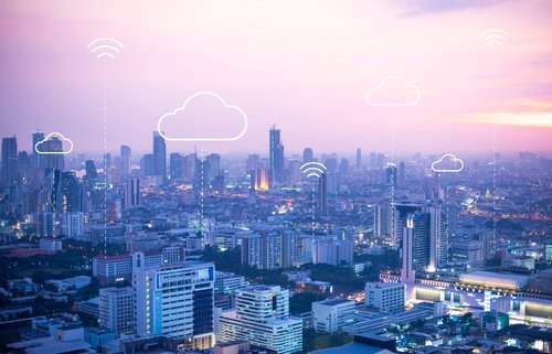 Large_cloud-computing-smart-city_freepik