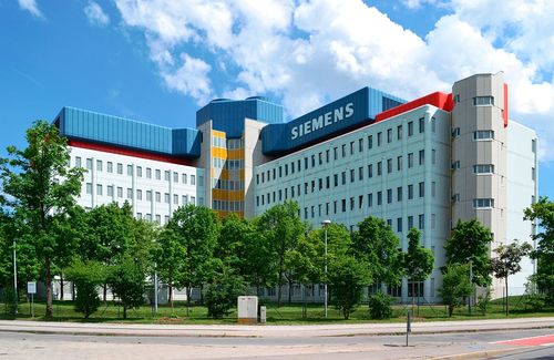 Siemens aposta em automatização de processos internos para aumentar produtividade, gerando mais lucro para suas áreas de negócios - Imagem: Wikimedia Commons
